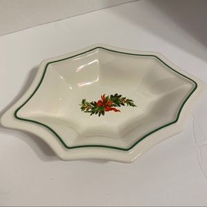 Pfaltzgraff Holly Berry Bowl Holidays Christmas